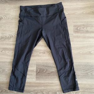 Black Lululemon pants with pockets and zipper pocket